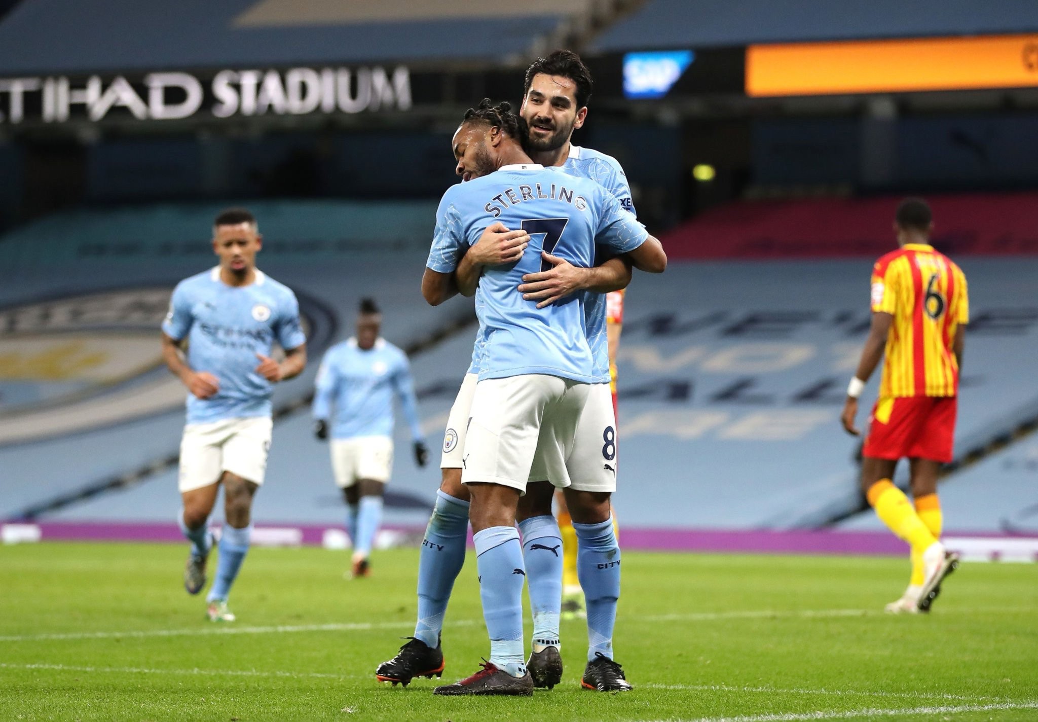 球队在后腰 球队在后腰